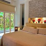 by Calamari Homes - Parque Centenario 206 walled city
