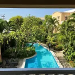 By Calamari Homes - Parque Centenario 206 Walled City