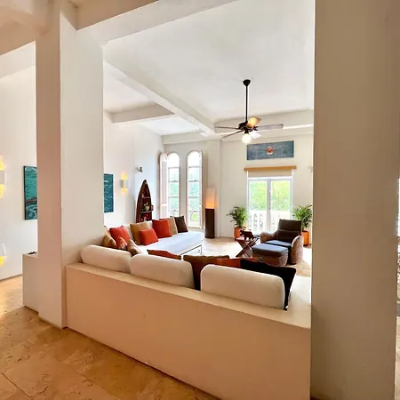 By Calamari Homes - Parque Centenario 206 Walled Apartment *